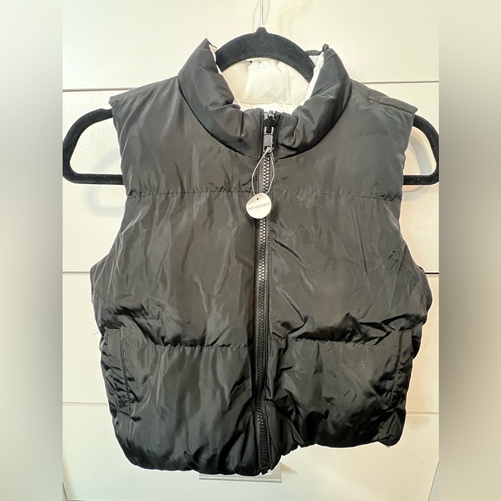 Tilly’s Reversible black/white vest!.